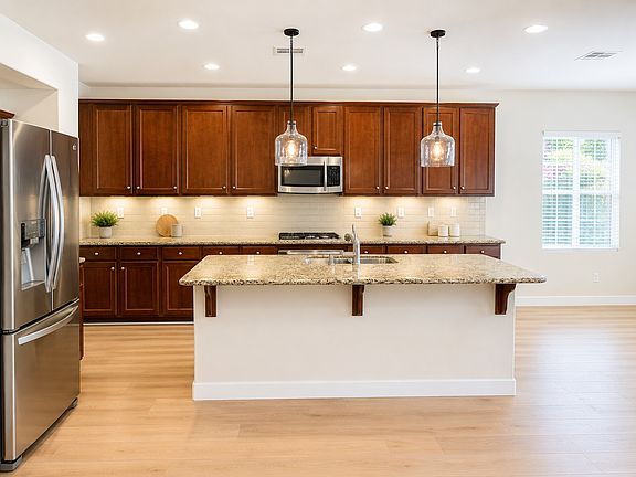 4th image of 33919 Galleron St