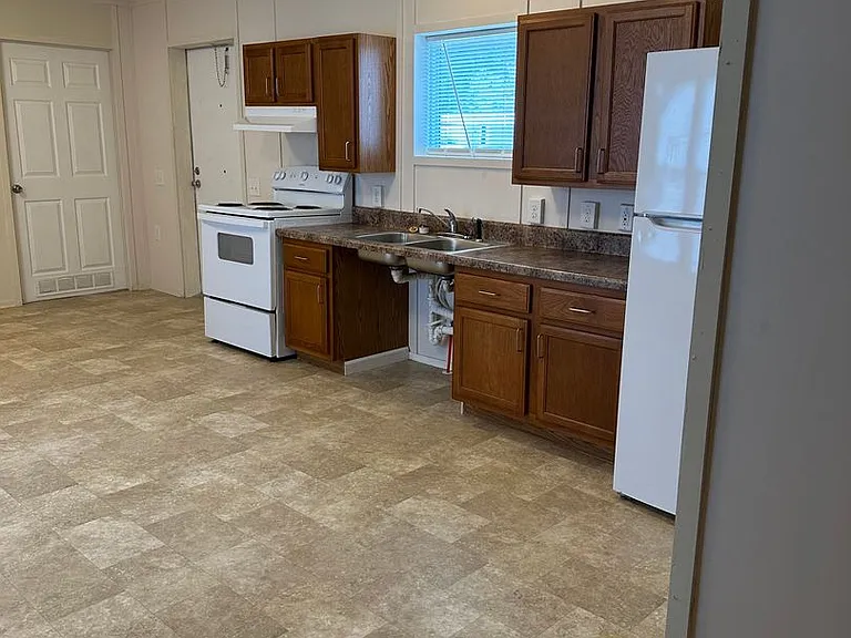 2501 S Broadway Ave — Photo 14