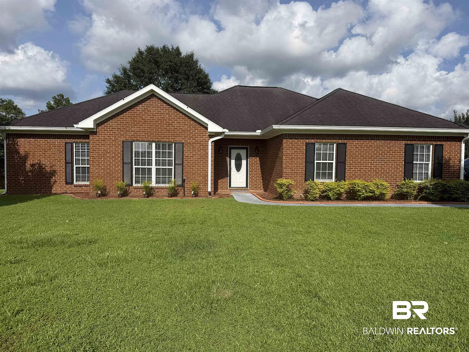 Front exterior of 19695 O'Brian Avenue in Robertsdale Alabama
