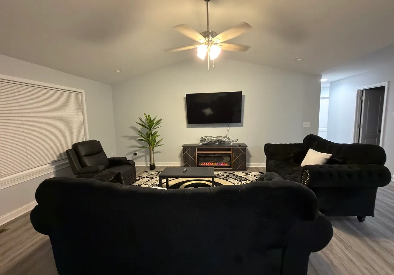 5 bed, 3189 sqft, $4,500 — Photo 1
