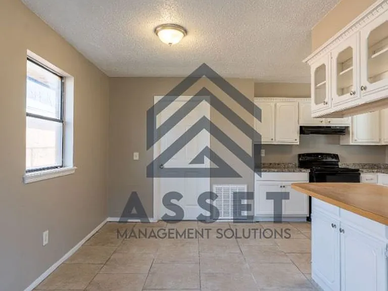 4613 Cinderella Dr — Photo 12