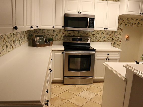 5th image of 411 Denton Ct