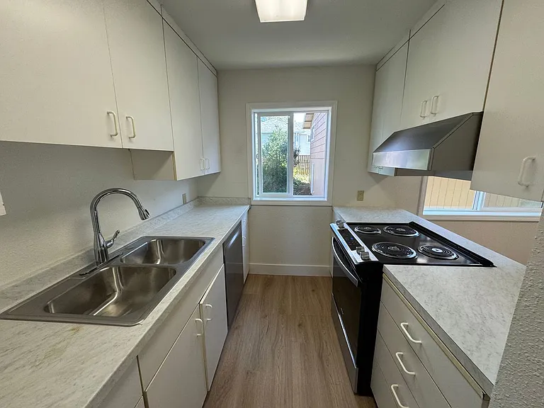 708 NE Avery St — Photo 39