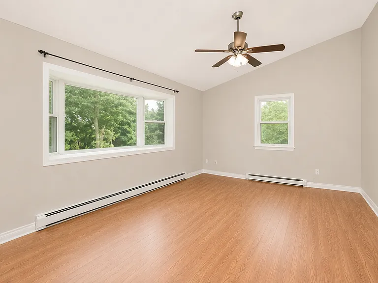 83 Plaskon Dr — Photo 4