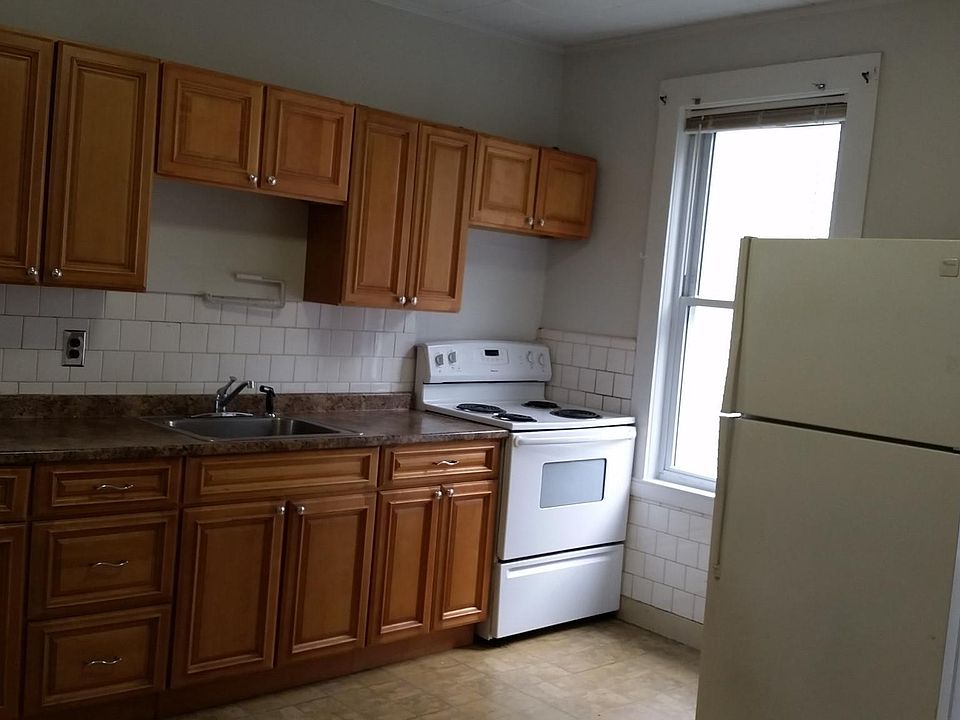 2nd image of 437 Washington St #U2