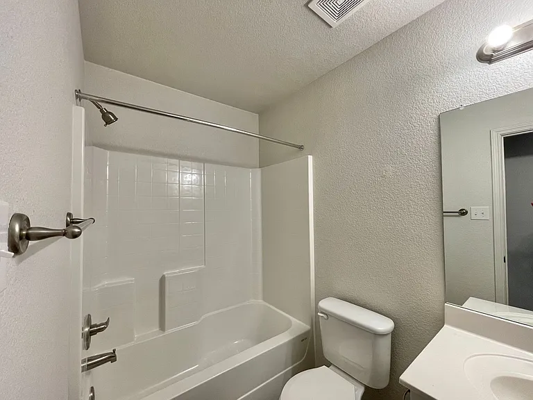 1806 Clovis Dr — Photo 17