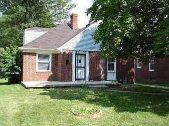2nd image of 3557 N Gladstone Ave