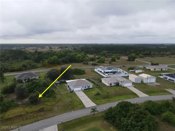 513 Peerless Cir, Lehigh Acres, FL 33974