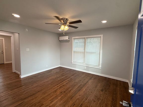 2nd image of 4904 El Campo Ave APT A