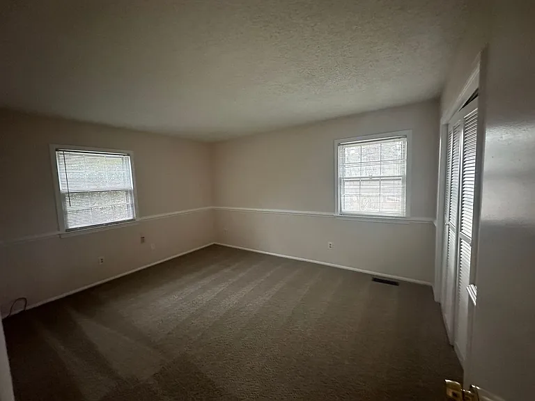 1607 Morehead Ave — Photo 13