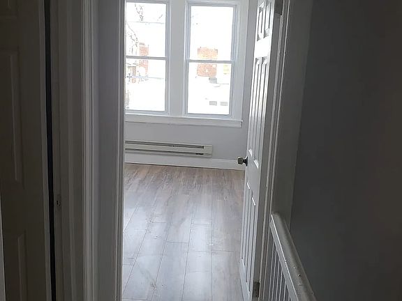 4th image of 4936 N 17th St Floor 1