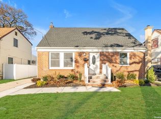 68 S Terrace Pl, Valley Stream, NY 11580