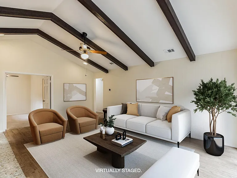 2203 Farnswood Cir — Photo 3
