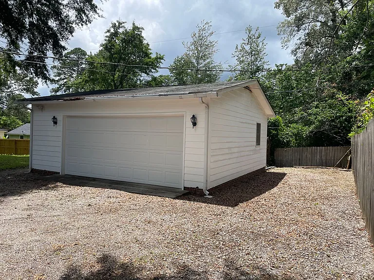 106 Silver Bluff Rd — Photo 33
