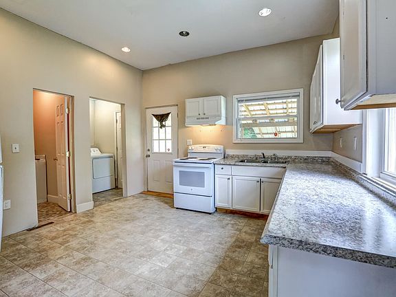 5th image of 1100 Farmer St