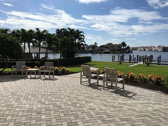 5th image of 250 Park Shore Dr APT 702