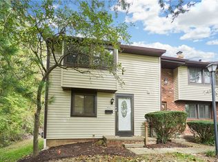 916 Hampton Ridge Dr, Akron, OH 44313