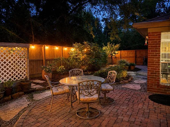 99 S Village Knoll Cir, The Woodlands, TX 77381