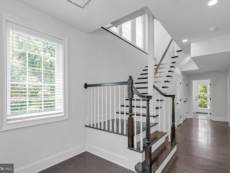 17 Grey Ct — Photo 2