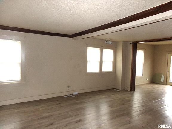 3rd image of 1124 Gaines St