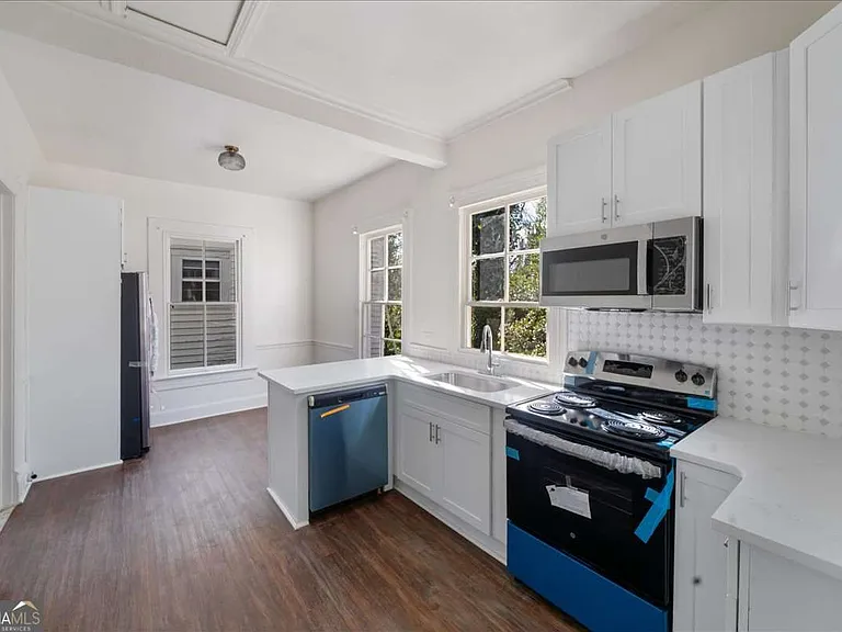 170 Rogers Ave — Photo 12