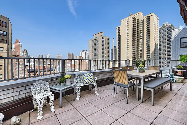 Sold by Douglas Elliman | media 14