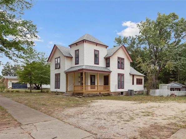 209 E Butler St, Yates Center, KS 66783