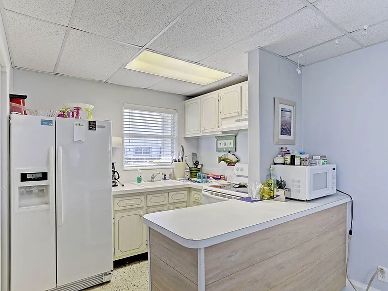100 Shore Ct #210 — Photo 52