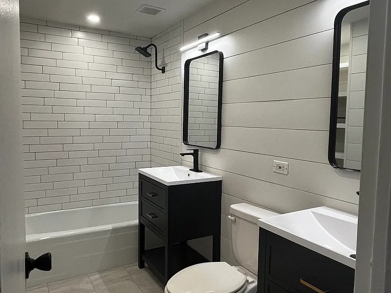 Renovated bathroom, modern and comfortable