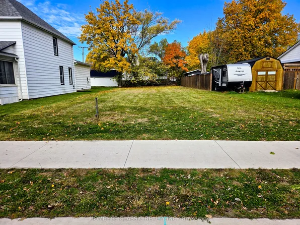 38 N Forks Rd, Welland, ON L3B 5K3