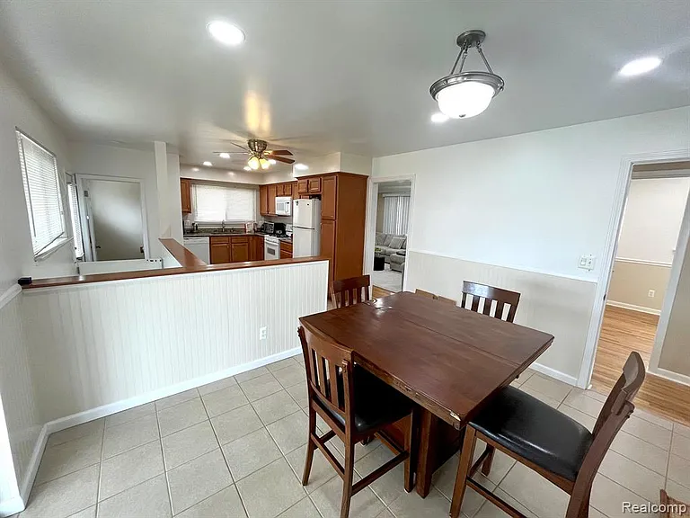 31015 Dorais St — Photo 7