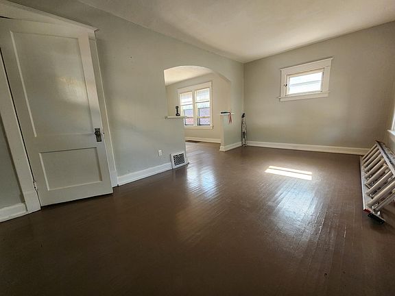 2nd image of 5923 Harney Ave