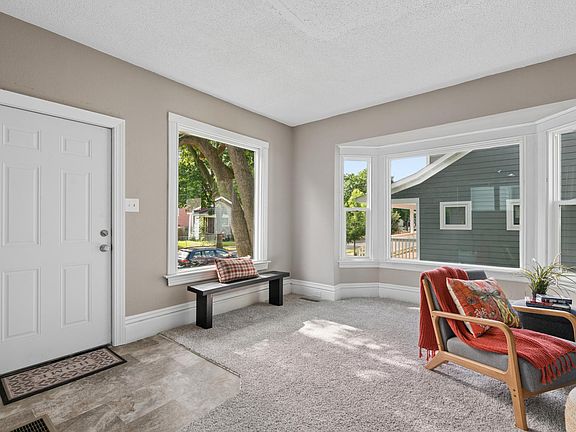 4th image of 2803 Fremont Ave N