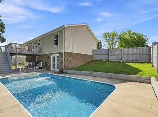 725 Christiansen Dr, Strasburg, VA 22657