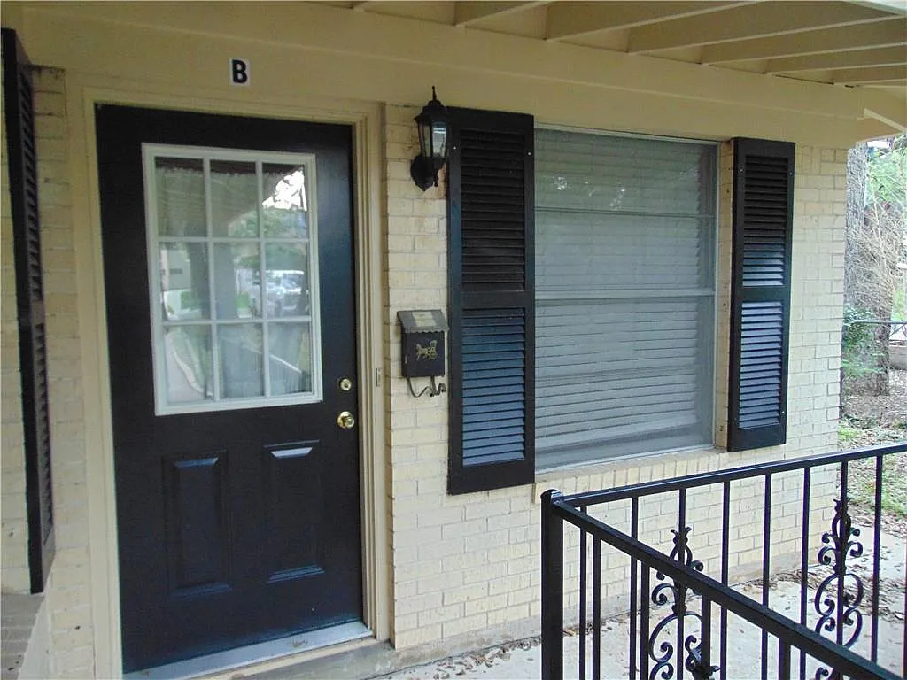 1 bed, 1.0 bath, 2003 sqft, $1,695 — Photo 3