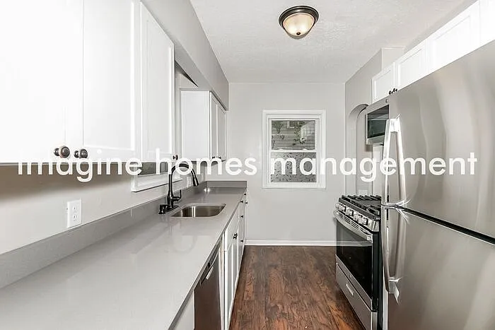 3 bed, 1.5 bath, 1369 sqft, $2,295 — Photo 4