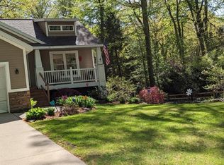 323 Fallenleaf Ln, Holland, MI 49424