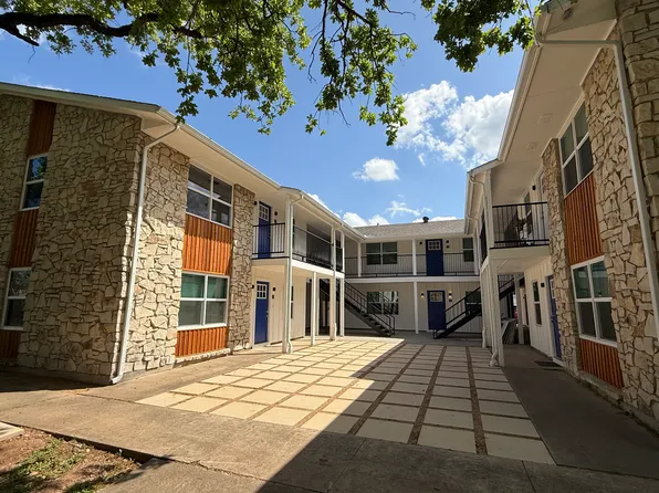 218 E Bridge St, Granbury, TX