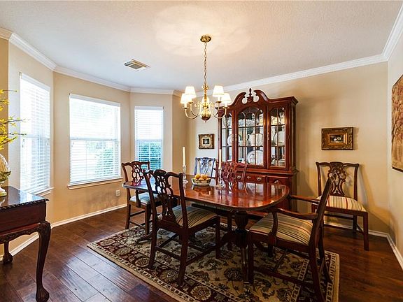 3rd image of 4608 Silverton Dr