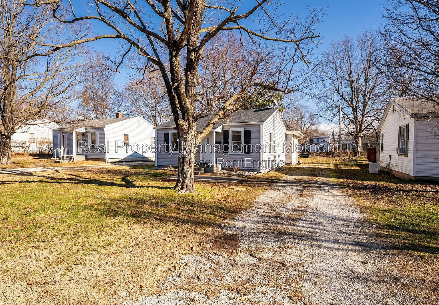 3 bed, 1.0 bath, 904 sqft, $1,095 — Photo 4
