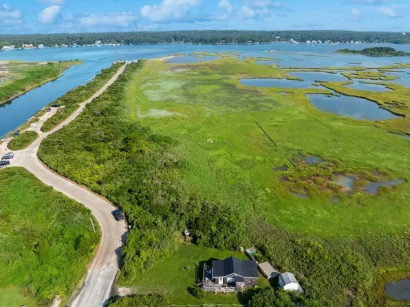 853 W Beach Rd, Charlestown, RI 02813