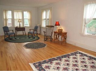 127 Lexington Pkwy S, Saint Paul, MN 55105