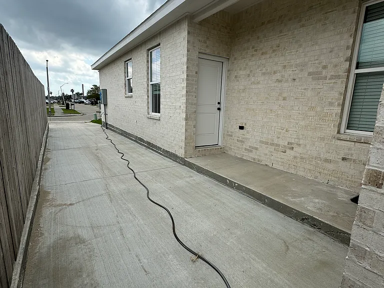 9103 Virtue St — Photo 2