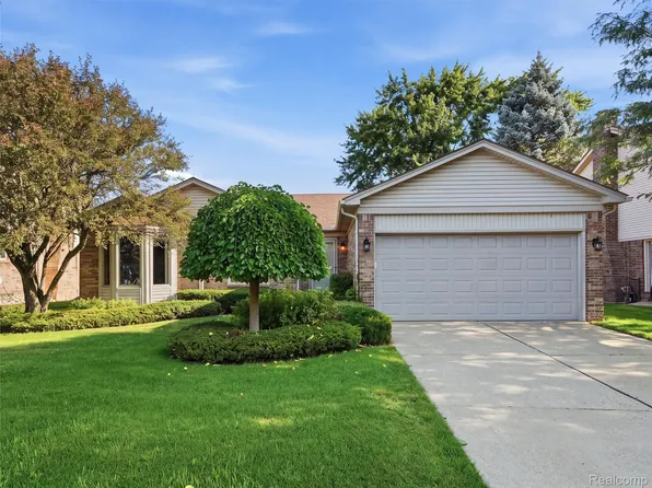 20731 Truax Ln, Clinton Township, MI 48038