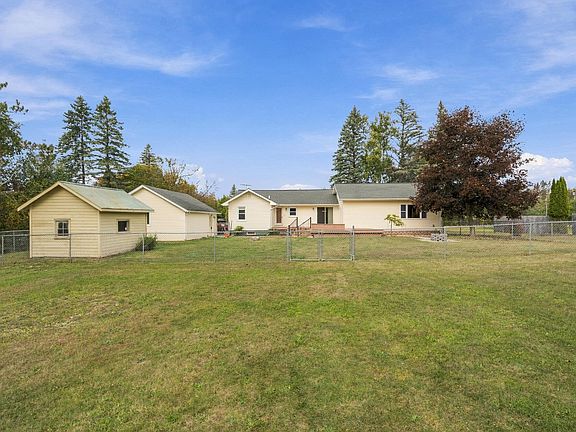 4th image of 2826 Vanyea Rd