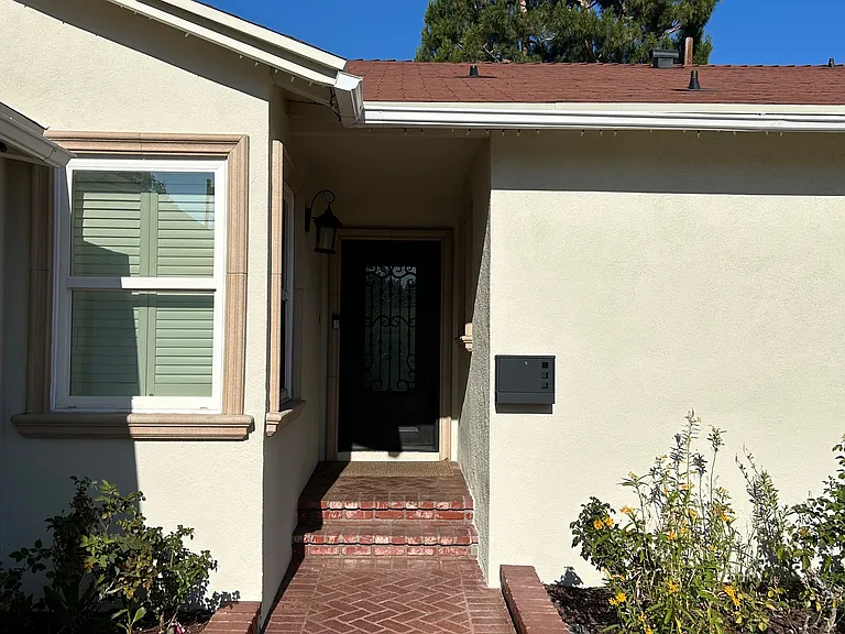 5400 Garden Grove Ave — Photo 2