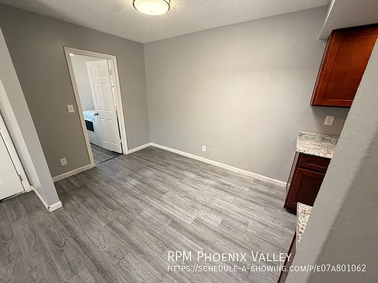 Glendale Groves — Photo 9