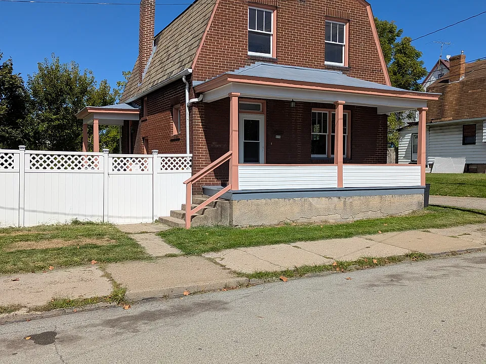 305 Catalpa St