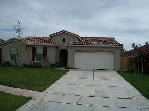 Garage is two and tandum