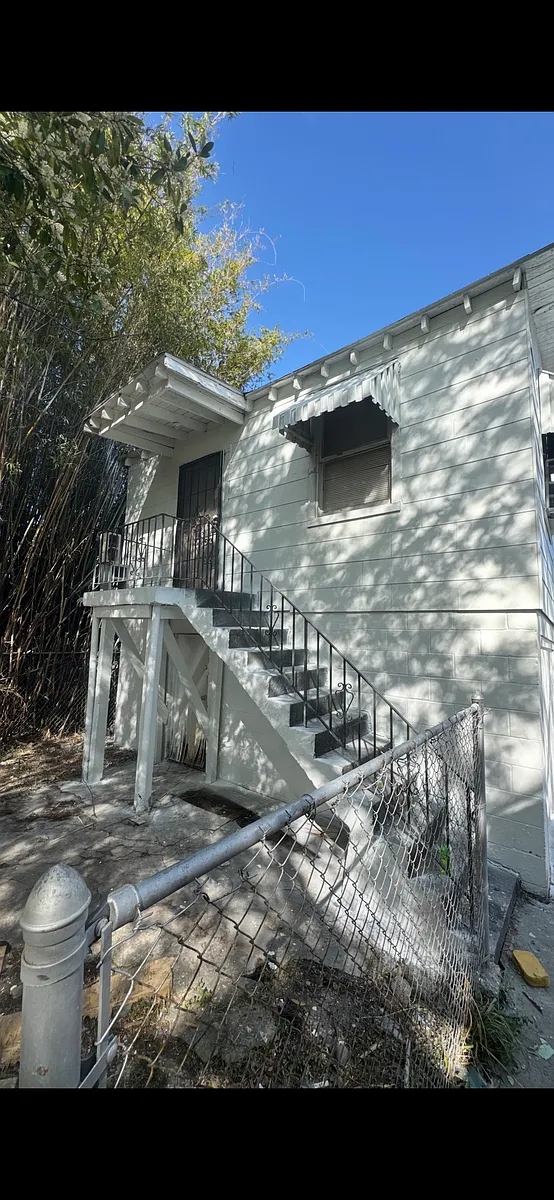 Building Photo - 1523 W 15th St